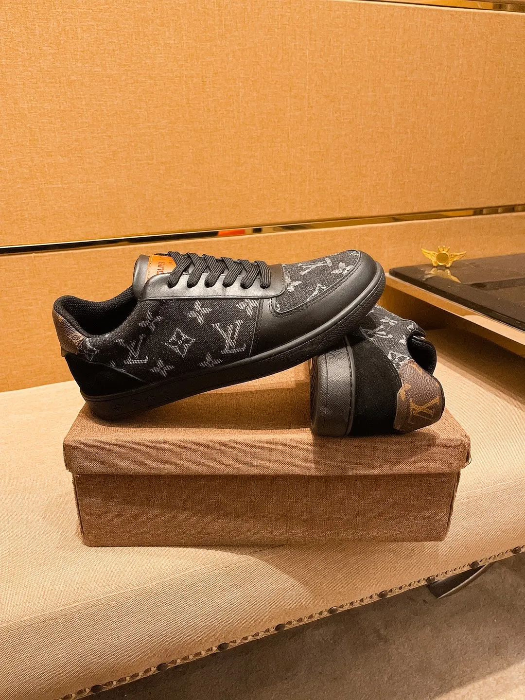 Men's shoes 💰 380💰【LV】🔥 Louis Vuitton, high-end men's shoes brand official website 1:1 latest masterpiece: the upper is made of Italian imported first-layer cowhide with a comfortable and breathable lining➕original non-slip and wear-resistant outsole🔥, making walking more convenient and comfortable! An exclusive new model, a stunning work, a beautiful 1:1 replica [color] compared to the official quality! Create a fashionable personality to set off your uniqueness! A must-have for trendy men! Classic 🔥Size: 38-44 Color: 🔥 2⃣️colors available🔥.